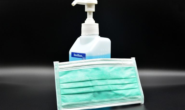 Schutzmasken & Desinfektionsmittel gegen Covid-19